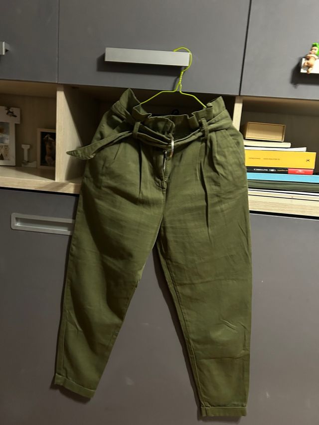 Pantalón talle alto con cinturón