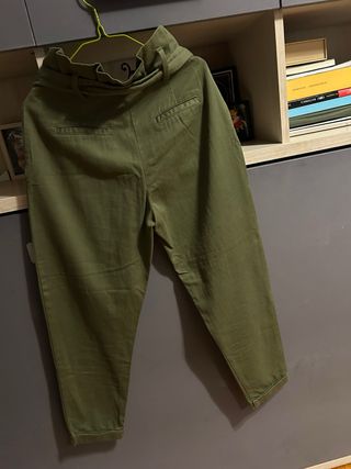 Pantalón talle alto con cinturón