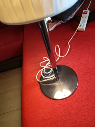 Lámpara de mesa moderna