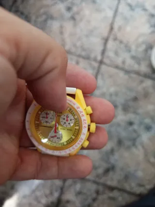 Reloj Amarillo y Blanco