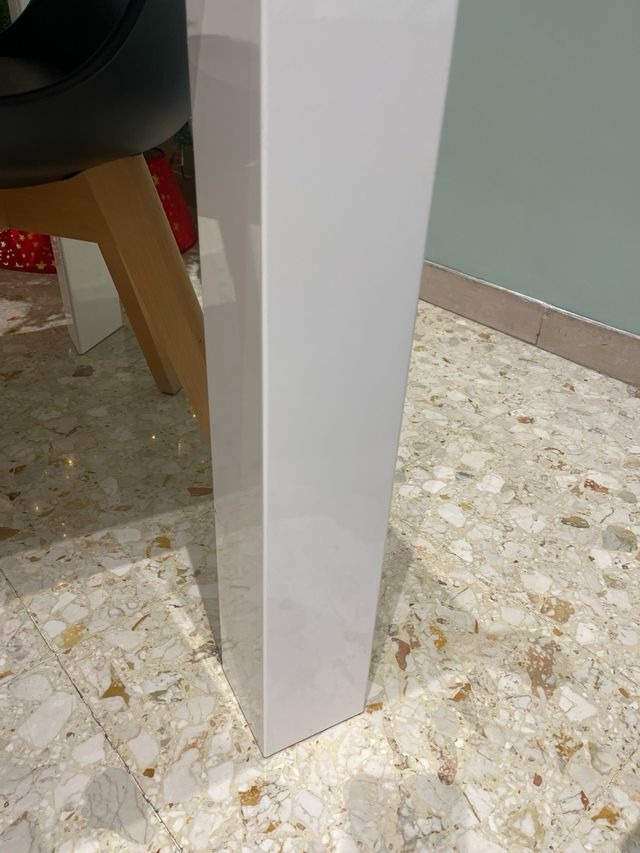 Tavolo allungabile in vetro e metallo