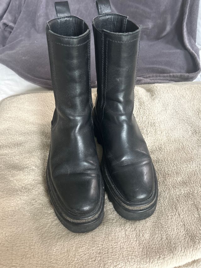 Botas de piel negras