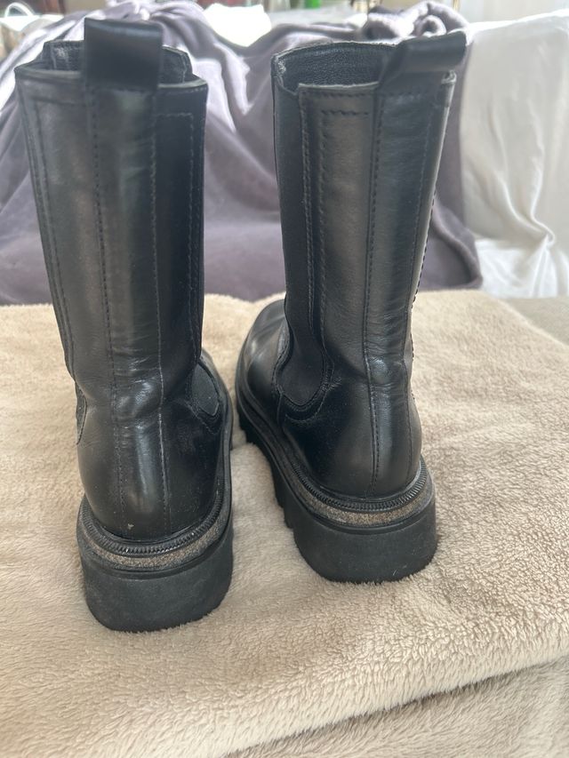 Botas de piel negras