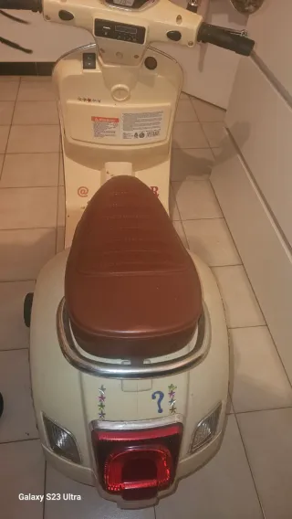 Moto Eléctrica Vespa Niños 3-8 Años