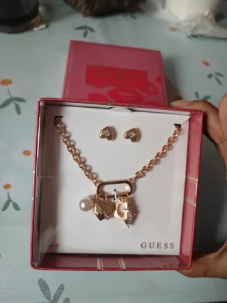 Set Collar y Pendientes Guess Corazón Dorado