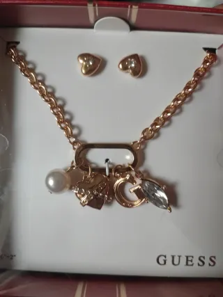 Set Collar y Pendientes Guess Corazón Dorado