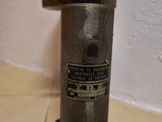 Manómetros antiguos con bomba en buen estado.