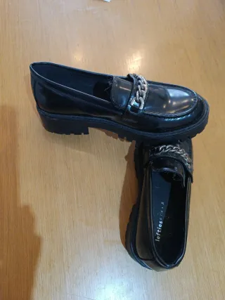 Mocasines Lefties niña negros con cadena talla 34