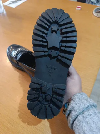 Mocasines Lefties niña negros con cadena talla 34