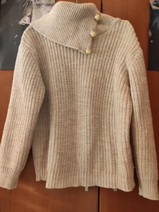 Jersey de lana beige con botones