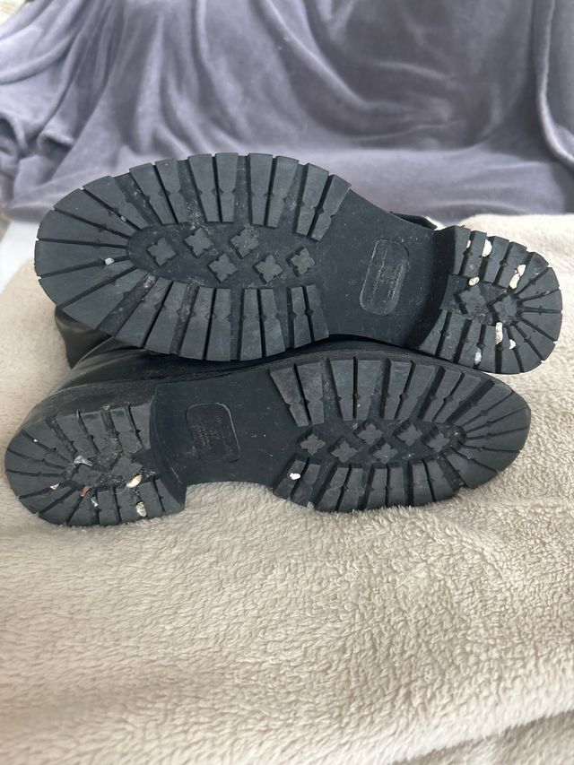 Botas de piel negras