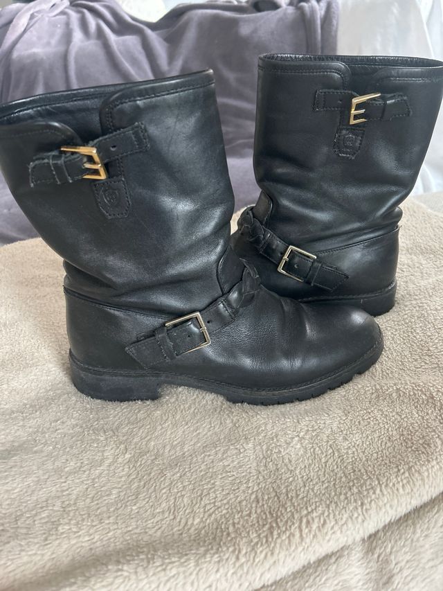 Botas de piel negras