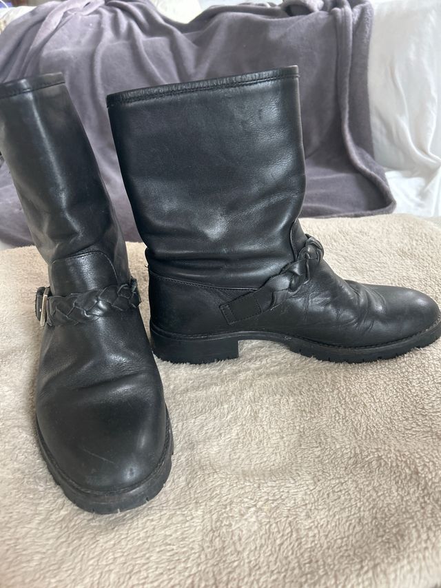 Botas de piel negras