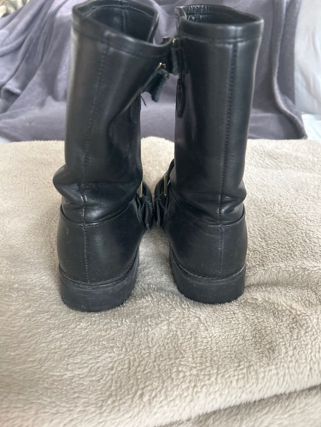 Botas de piel negras