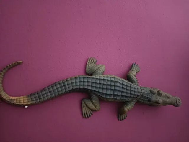 Cocodrilo de pared decorativo