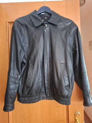 Cazadora de piel negra para hombre