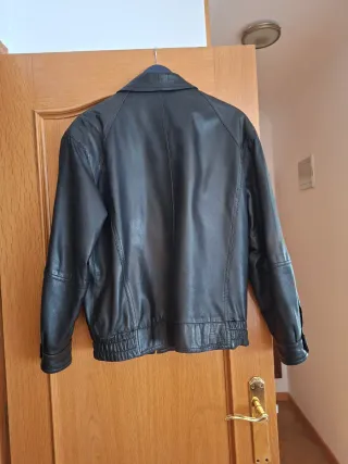 Cazadora de piel negra para hombre