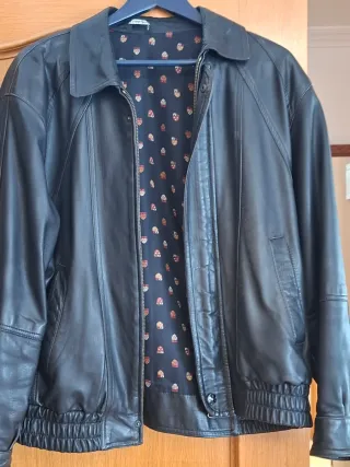 Cazadora de piel negra para hombre