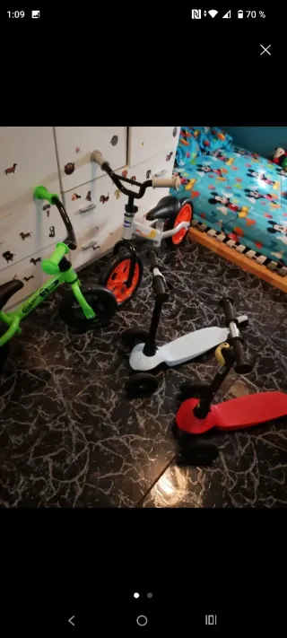 Patinetes Decathlon Rojo y Azul de 3 ruedas