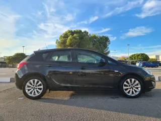 Opel Astra 2011