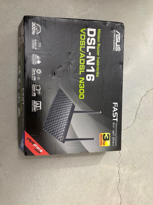 Router Asus Negro con Antenas