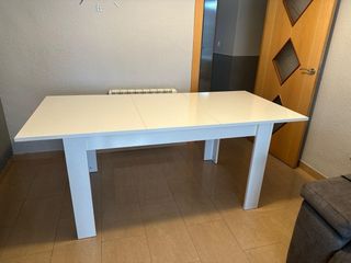 Mesa blanca extensible