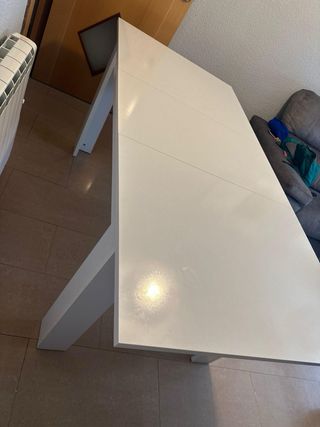 Mesa blanca extensible