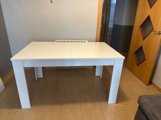 Mesa blanca extensible