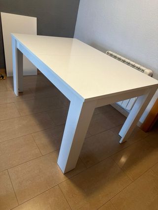 Mesa blanca extensible