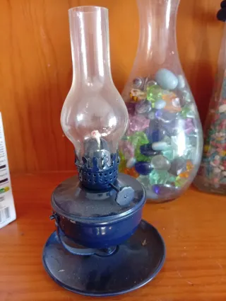 Lámpara de aceite azul y transparente