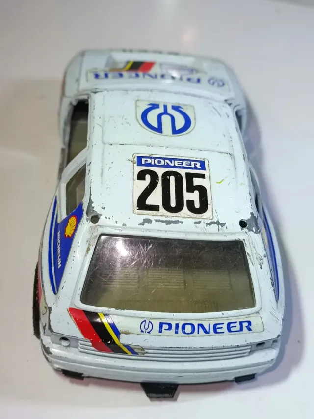 CARROCERÍA PEUGEOT 205 TURBO 1/25 MIRA