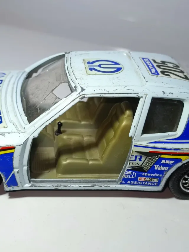 CARROCERÍA PEUGEOT 205 TURBO 1/25 MIRA