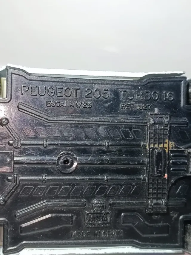 CARROCERÍA PEUGEOT 205 TURBO 1/25 MIRA
