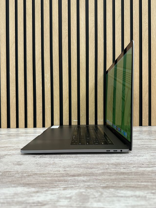MacBook Pro 15" 2019 i9 32gb 500gb SSD