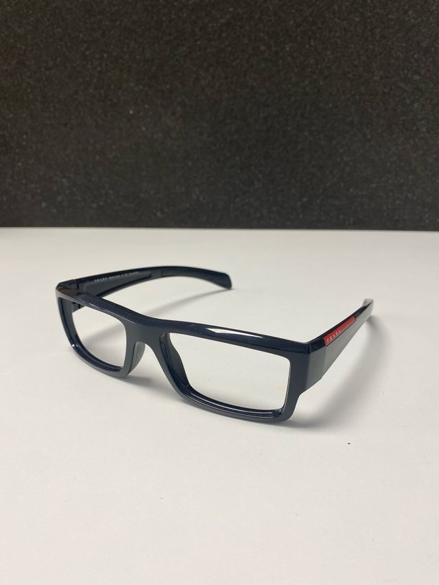 Gafas Prada Montura Negra con Detalles Rojos
