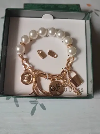 Conjunto Pulsera y Pendientes Guess Dorados