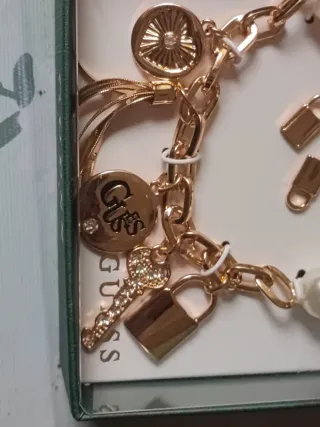 Conjunto Pulsera y Pendientes Guess Dorados