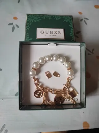 Conjunto Pulsera y Pendientes Guess Dorados