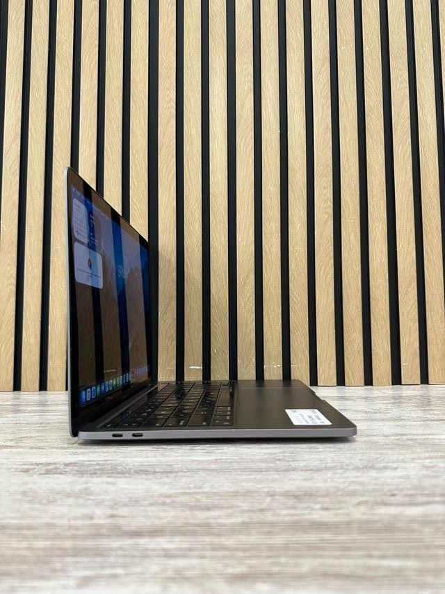 MacBook Pro 13" 2020 TB M1 8gb 256gb SSD