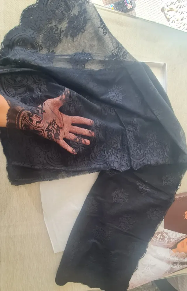 Mantilla de encaje negro