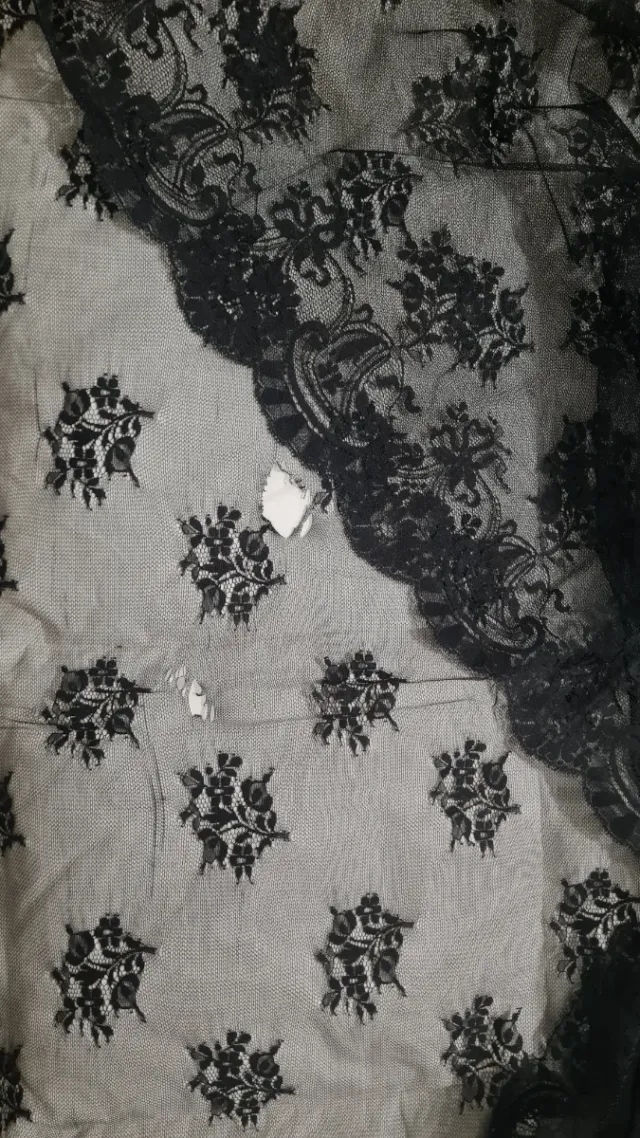 Mantilla de encaje negro