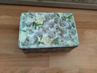 Caja metálica decorada Cola Cao