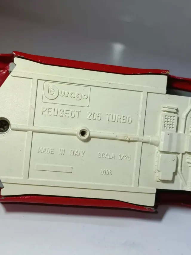 CARROCERÍA PEUGEOT 205 TURBO BURAGO 1/24