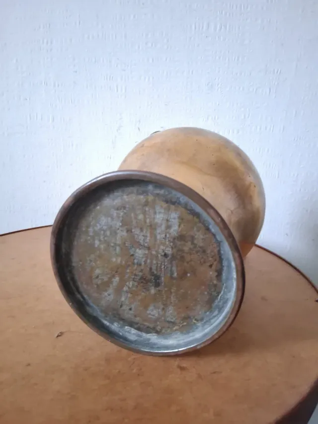 Antica brocca anfora in ottone