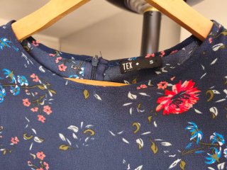 Vestido flores azul marino con flores, Talla S