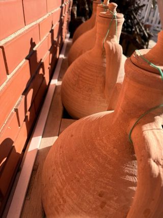 Cántaros antiguos de barro