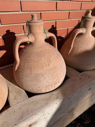 Cántaros antiguos de barro