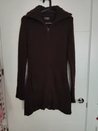 Chaqueta marrón con cremallera