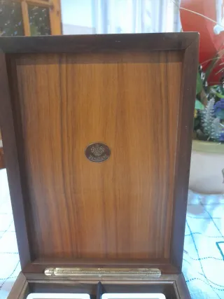 fiches e carte da gioco in scatola legno