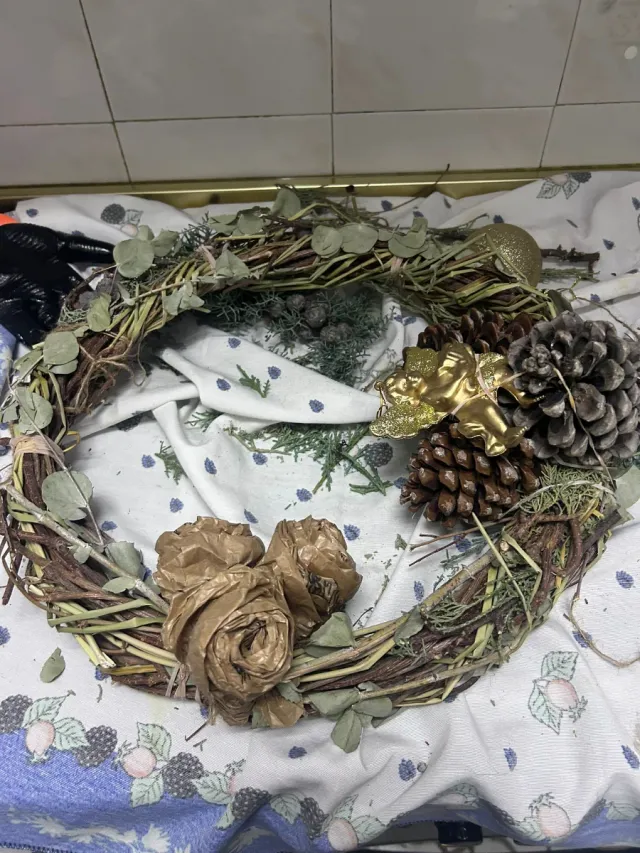 Corona Navideña Artesanal con Lazo Estrellas